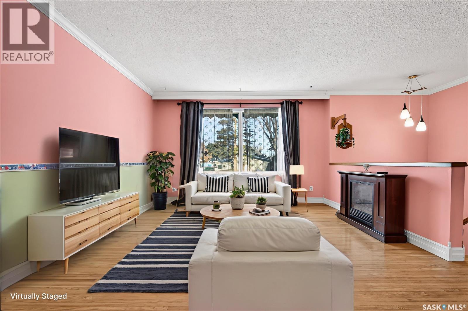 1156 Duffield Crescent, Moose Jaw, SK - Indoor Photo Showing Living Room