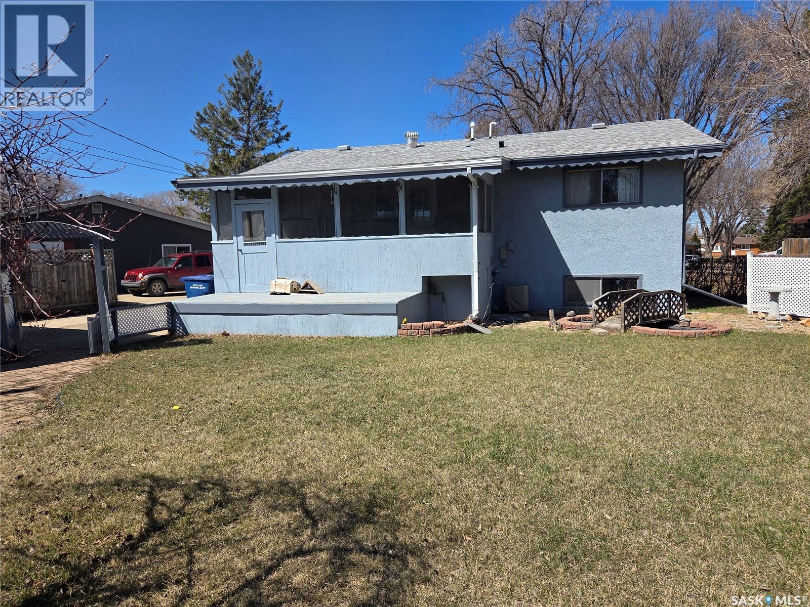 1156 Duffield Crescent, Moose Jaw, SK - Outdoor