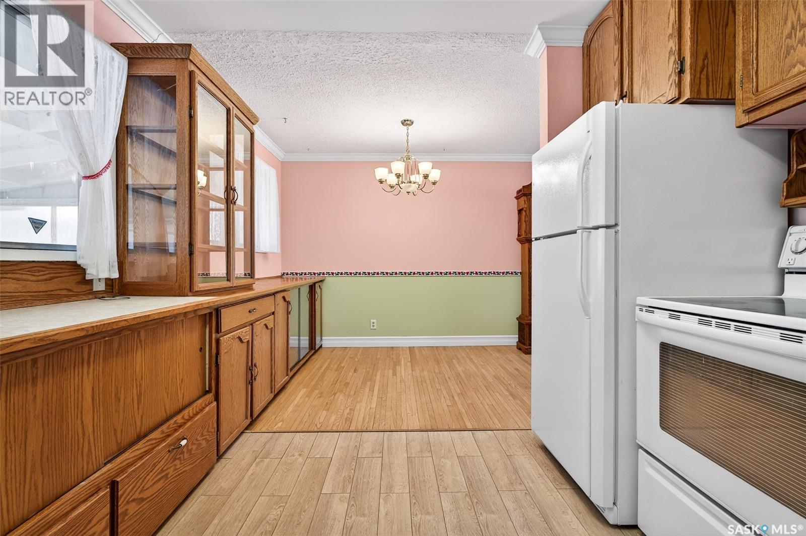 1156 Duffield Crescent, Moose Jaw, SK - Indoor Photo Showing Kitchen