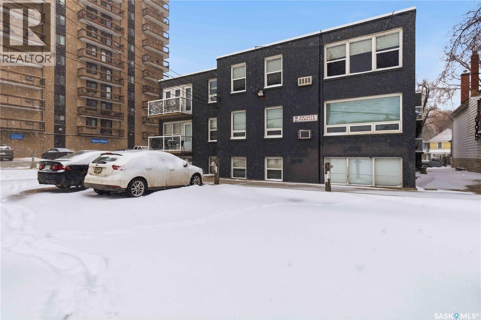 301 415 3Rd Avenue N, Saskatoon, SK - Outdoor With Facade