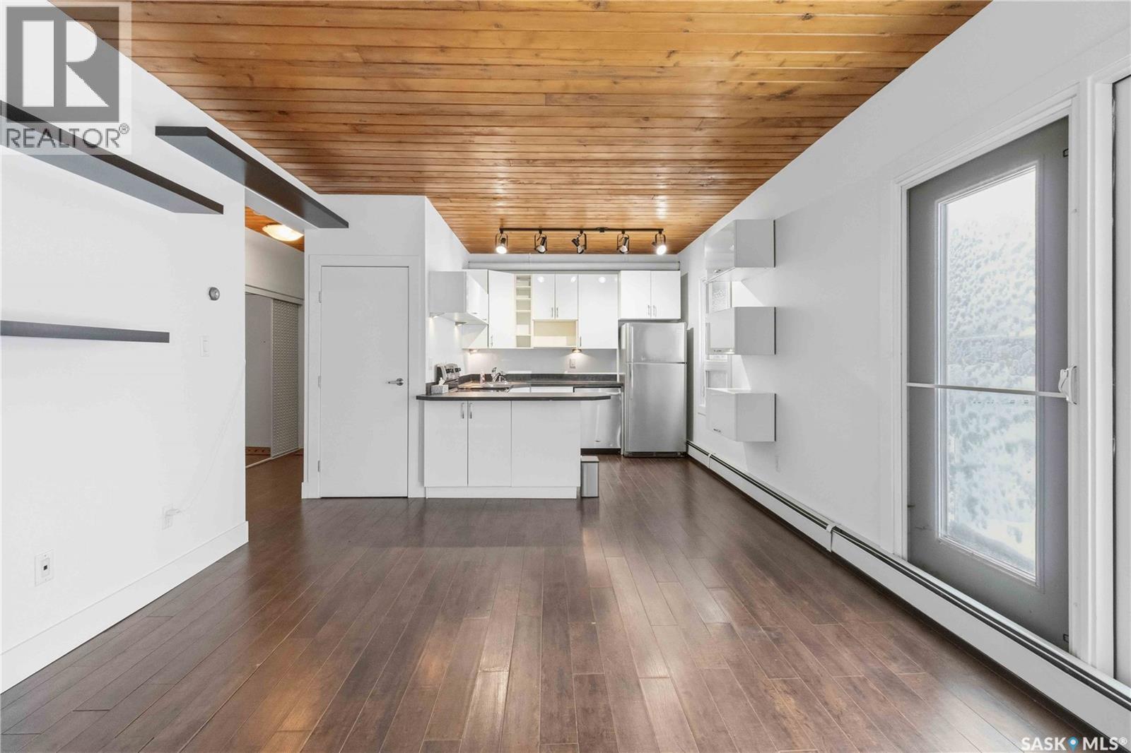 301 415 3Rd Avenue N, Saskatoon, SK - Indoor Photo Showing Kitchen