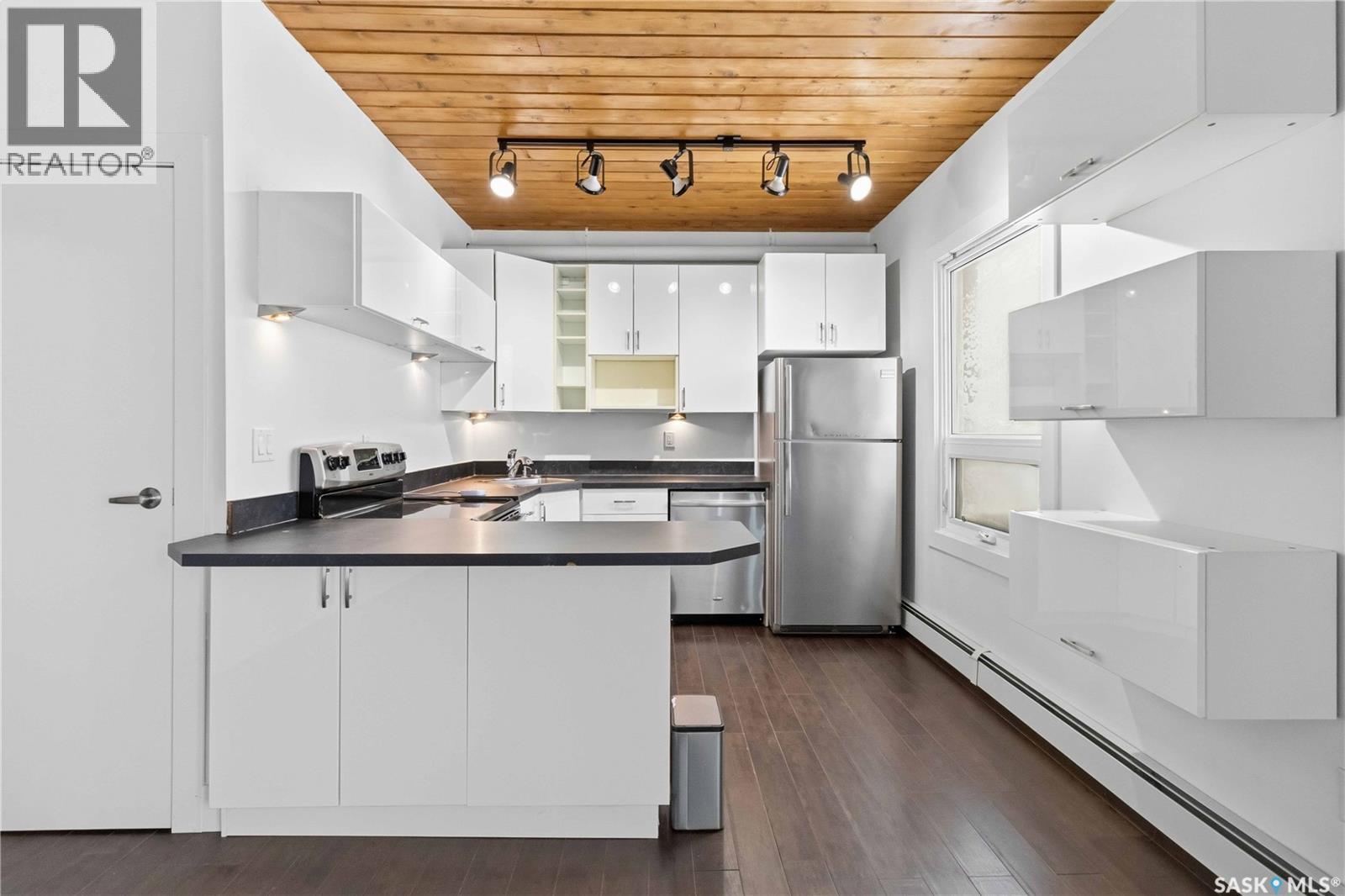 301 415 3Rd Avenue N, Saskatoon, SK - Indoor Photo Showing Kitchen