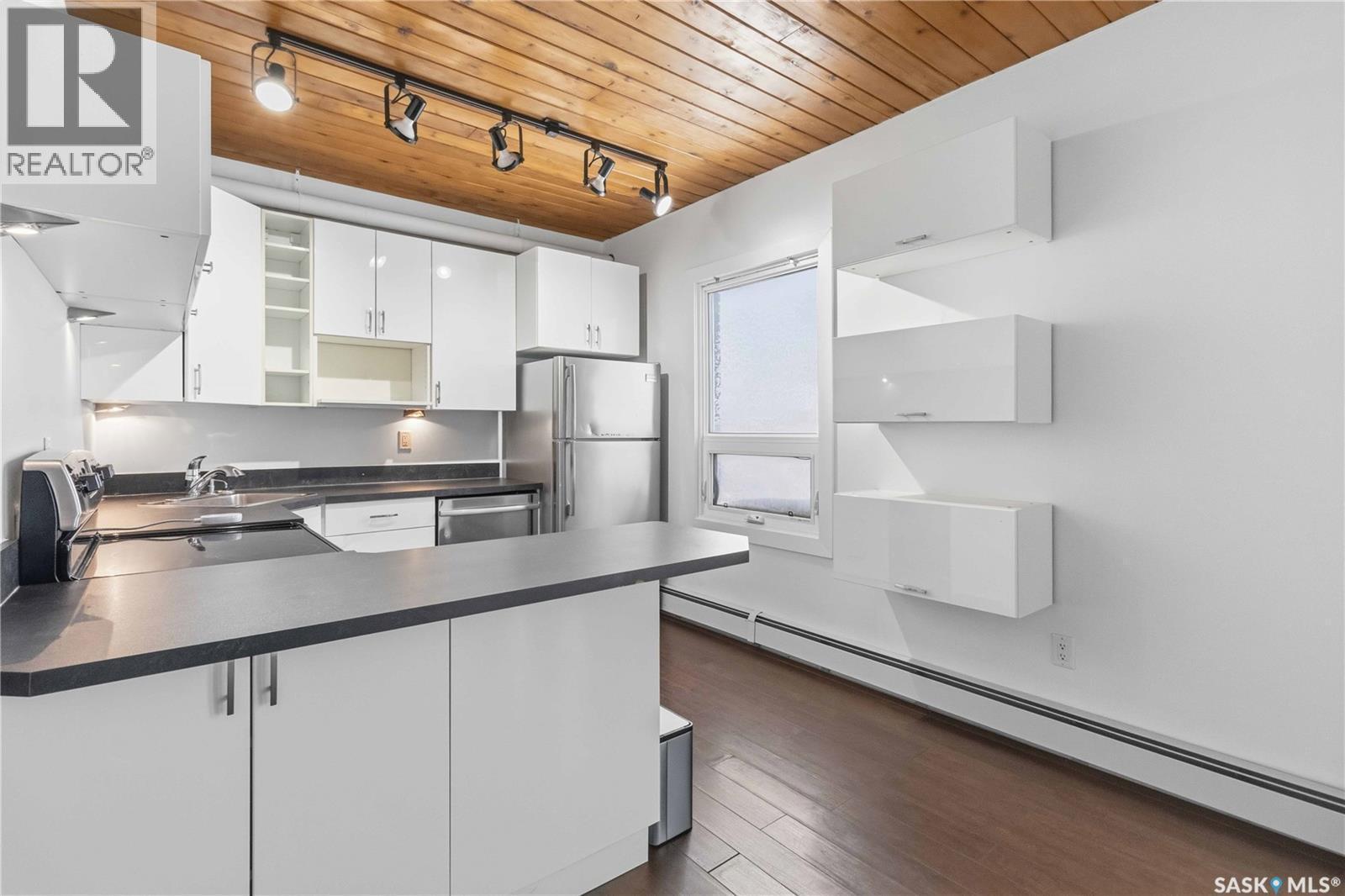 301 415 3Rd Avenue N, Saskatoon, SK - Indoor Photo Showing Kitchen