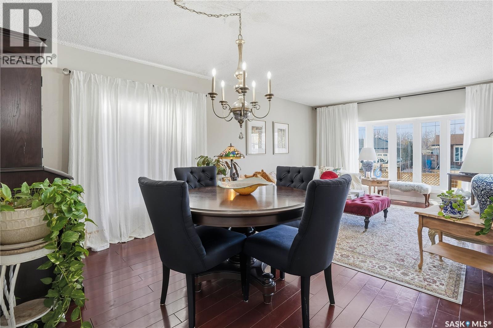 19 Tate Street, Regina, SK - Indoor Photo Showing Dining Room