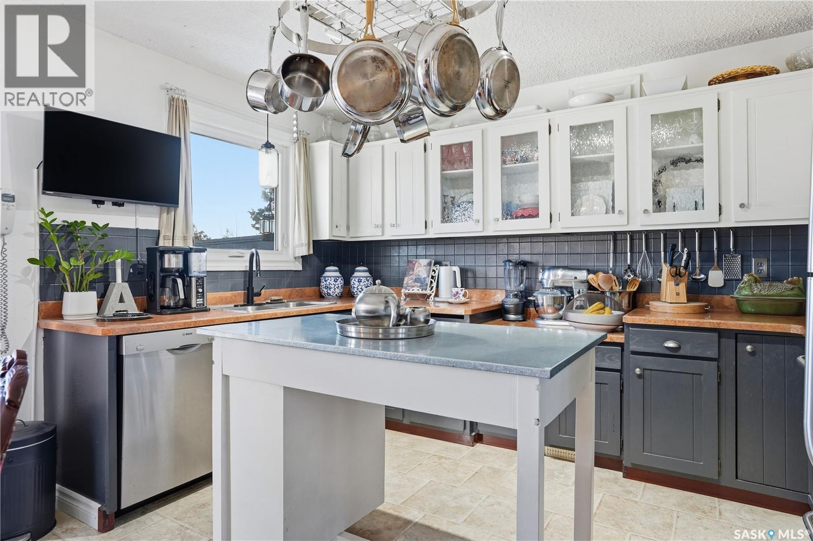 19 Tate Street, Regina, SK - Indoor Photo Showing Other Room