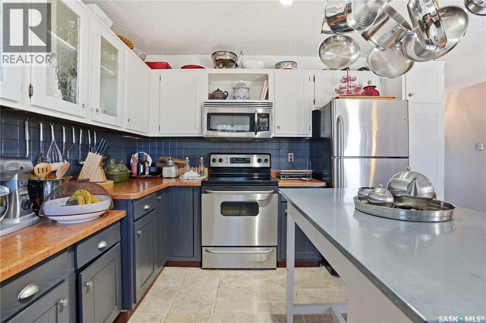 19 Tate Street, Regina, SK - Indoor Photo Showing Kitchen