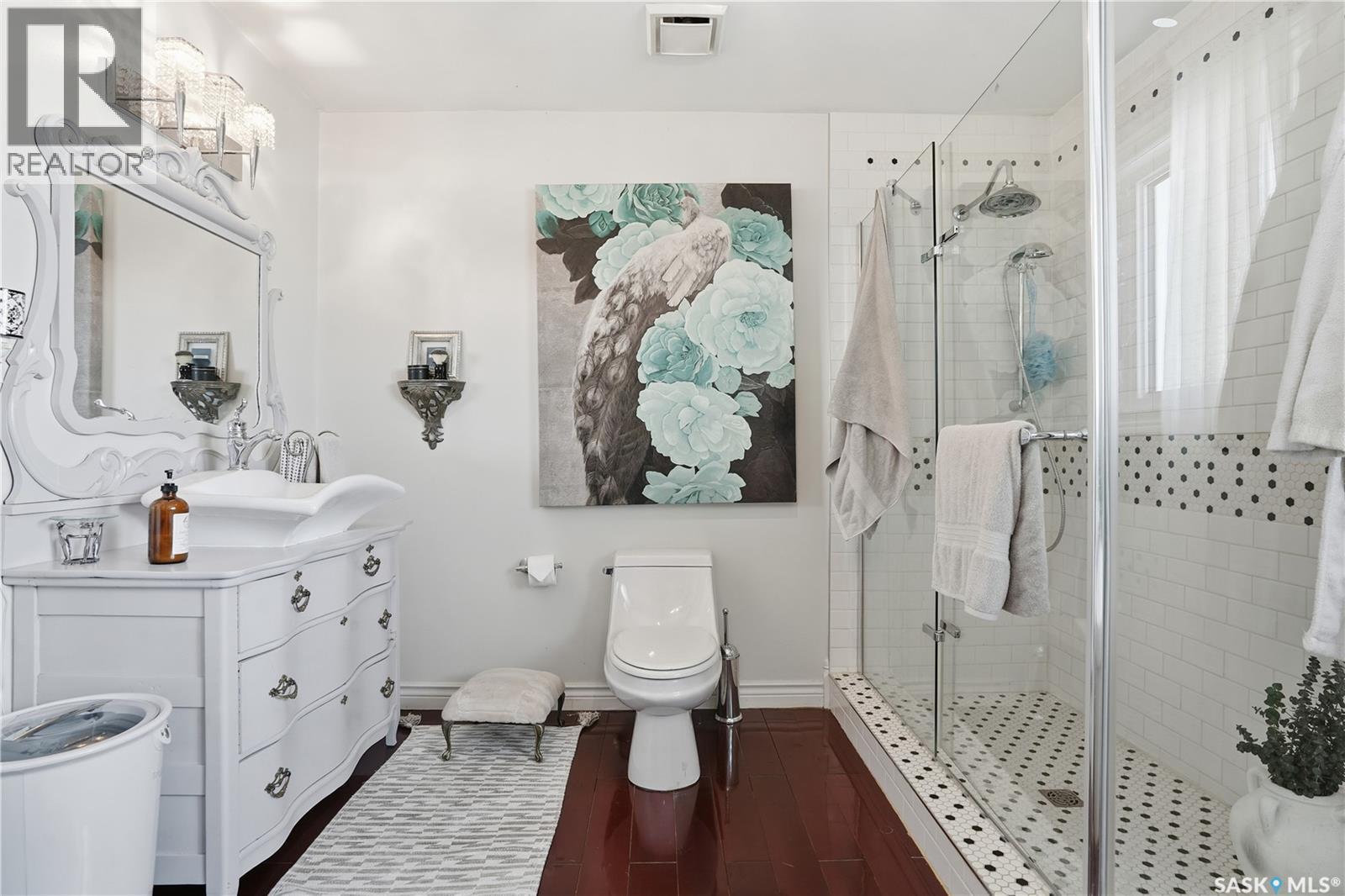 19 Tate Street, Regina, SK - Indoor Photo Showing Bathroom