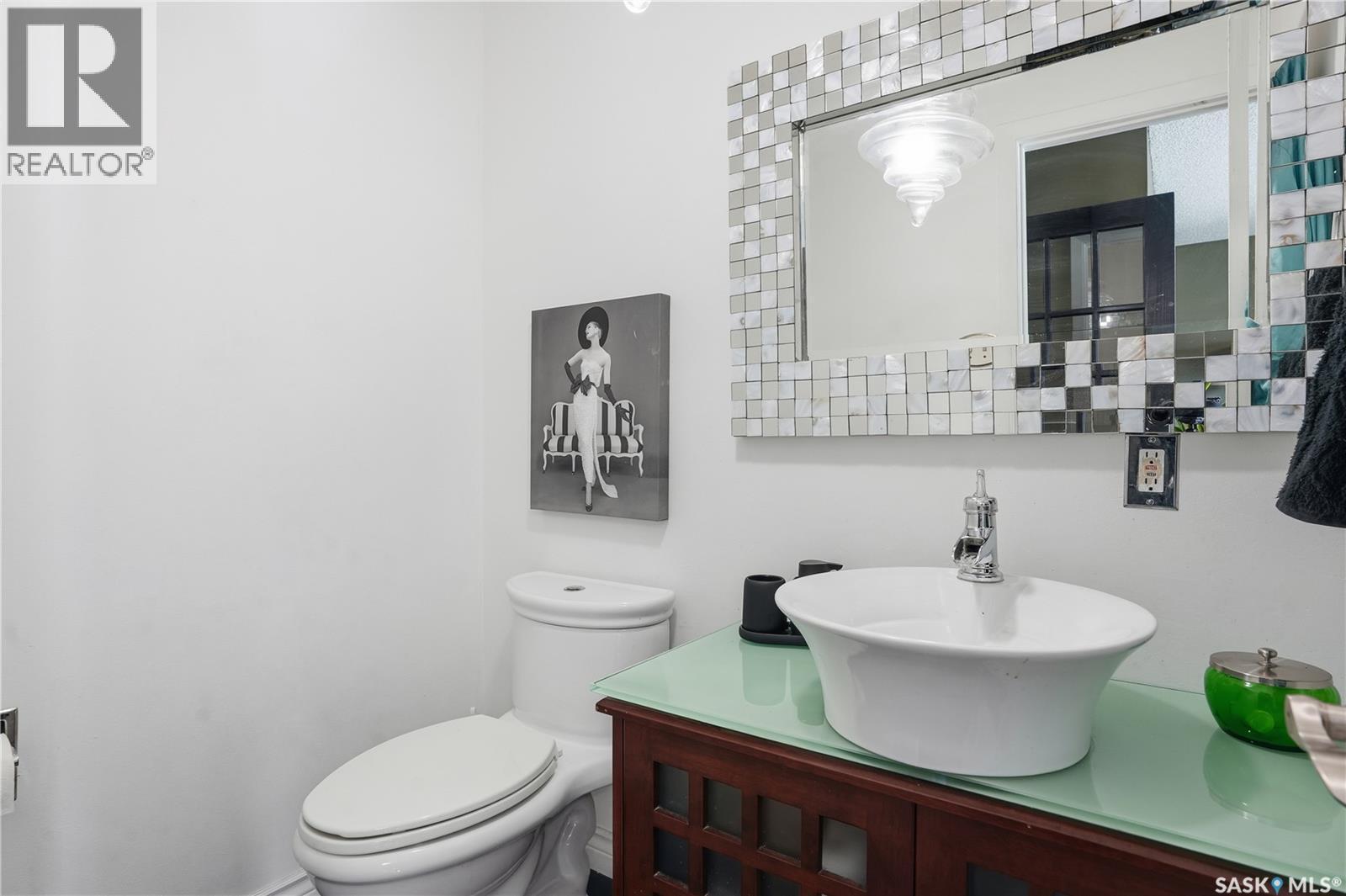 19 Tate Street, Regina, SK - Indoor Photo Showing Bathroom