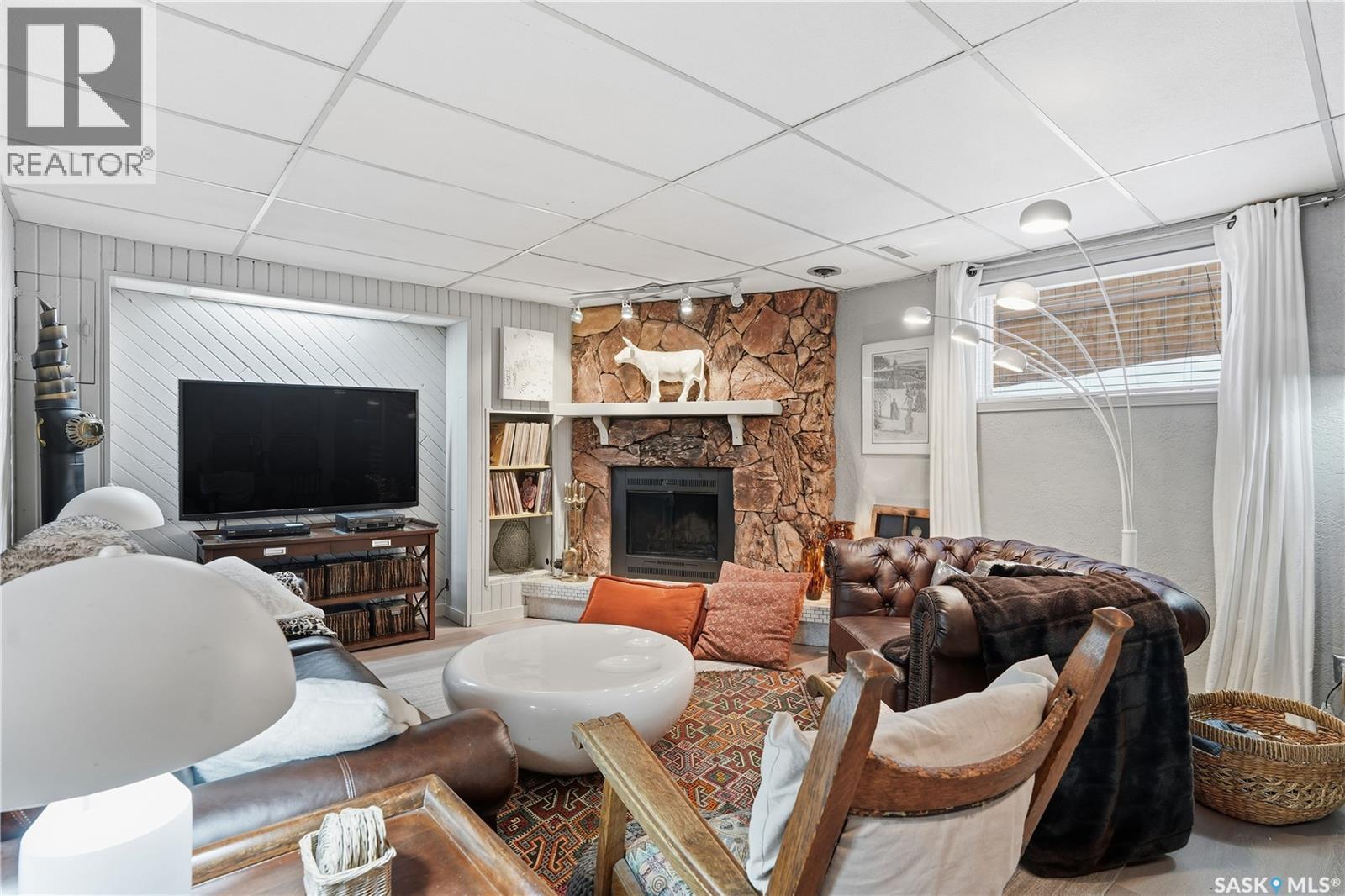 19 Tate Street, Regina, SK - Indoor Photo Showing Living Room With Fireplace