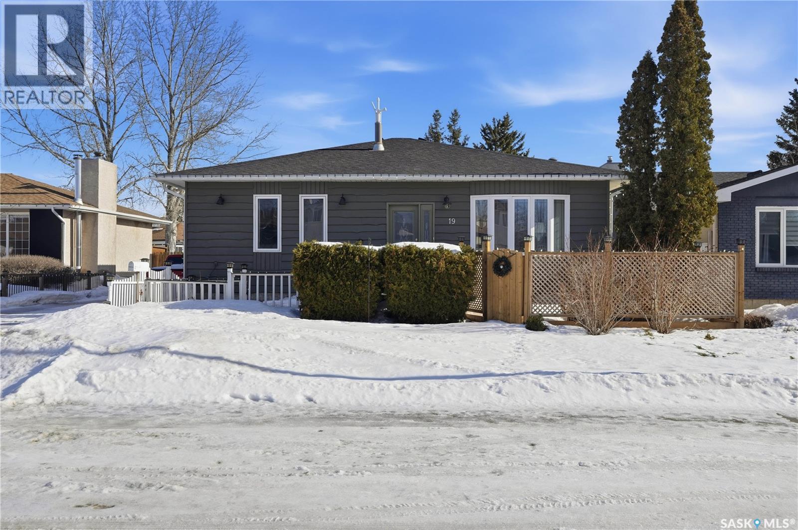 19 Tate Street, Regina, SK - Outdoor