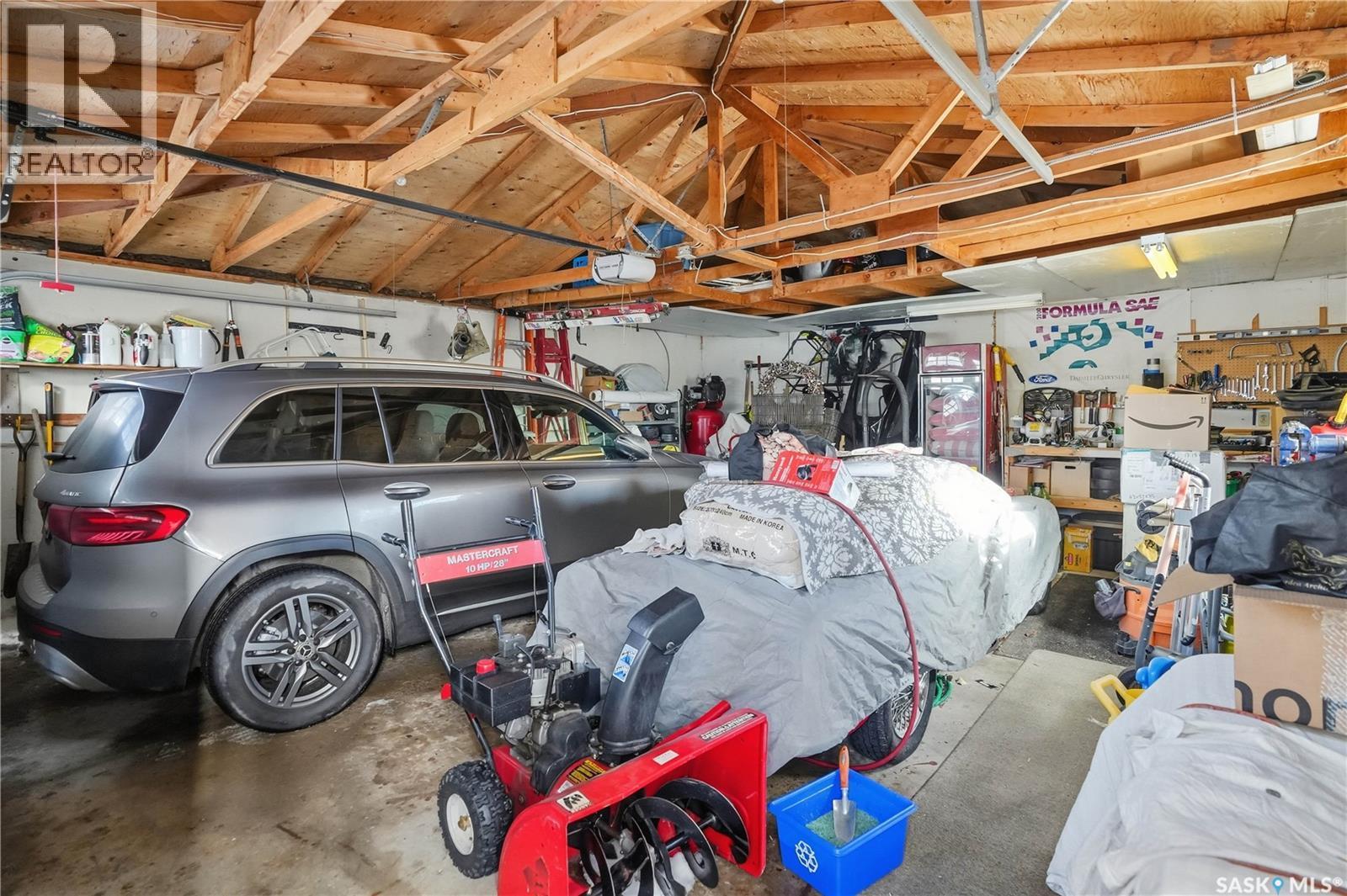 19 Tate Street, Regina, SK - Indoor Photo Showing Garage