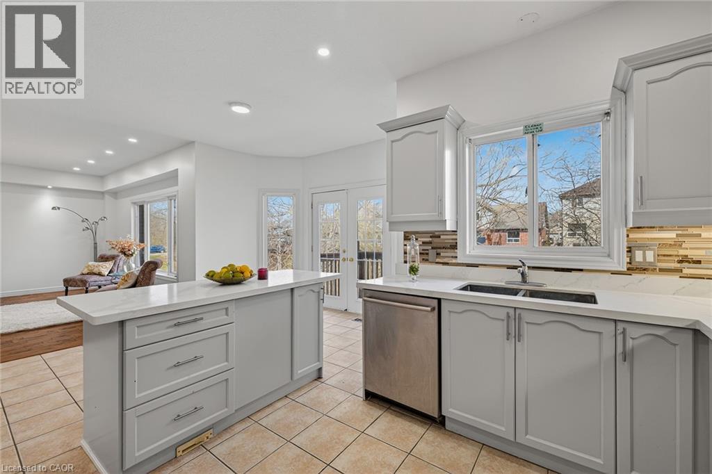 14 Hearthbridge Street, Kitchener, ON - Indoor Photo Showing Kitchen