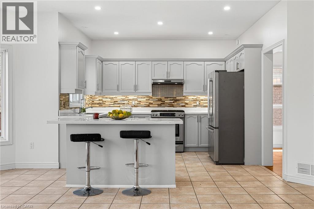14 Hearthbridge Street, Kitchener, ON - Indoor Photo Showing Kitchen With Upgraded Kitchen