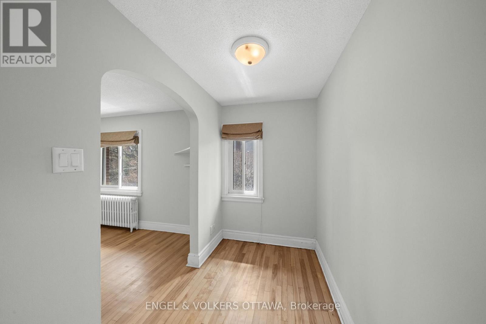 walk in closet in primary bedroom - 7 Inglewood Place, Ottawa, ON - Indoor Photo Showing Other Room