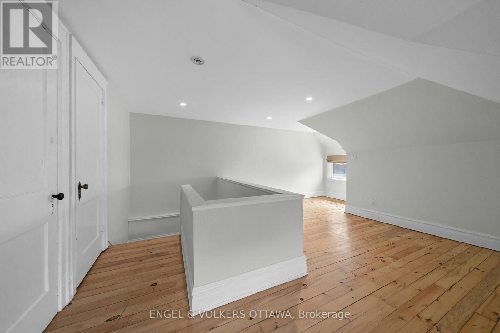 3rd floor space - 7 Inglewood Place, Ottawa, ON - Indoor