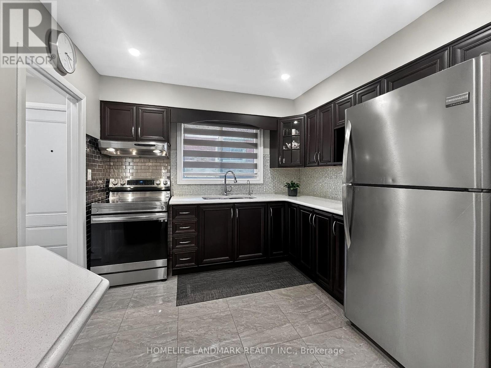 1166 Kingsholm Drive, Mississauga, ON - Indoor Photo Showing Kitchen With Stainless Steel Kitchen