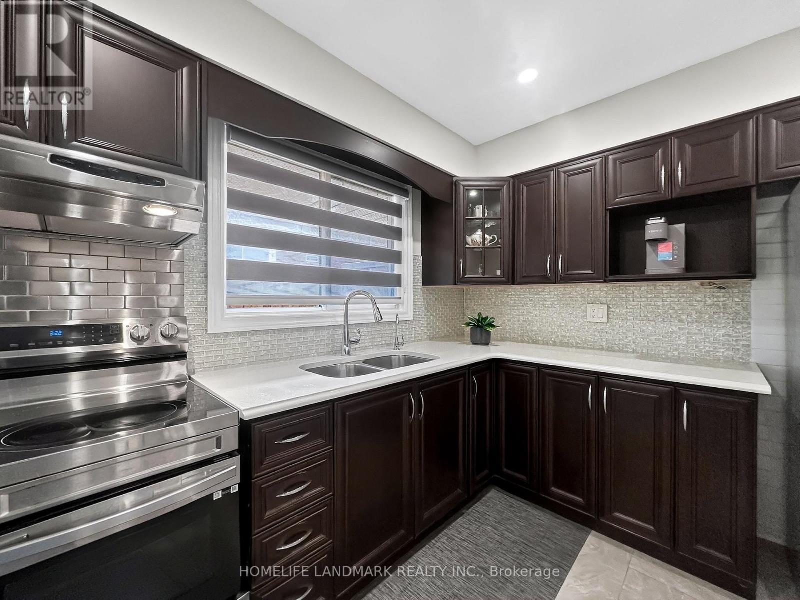 1166 Kingsholm Drive, Mississauga, ON - Indoor Photo Showing Kitchen With Double Sink
