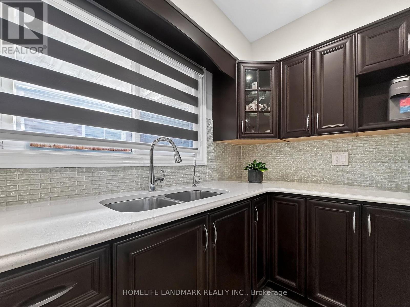 1166 Kingsholm Drive, Mississauga, ON - Indoor Photo Showing Kitchen With Double Sink