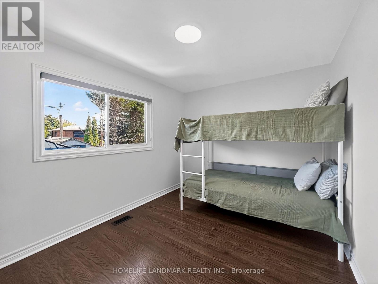 1166 Kingsholm Drive, Mississauga, ON - Indoor Photo Showing Bedroom