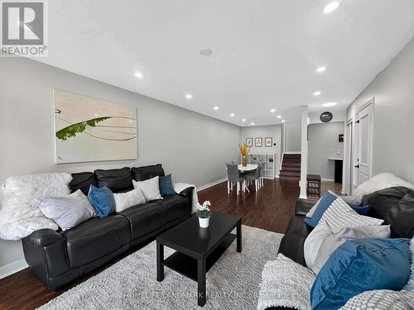 1166 Kingsholm Drive, Mississauga, ON - Indoor Photo Showing Living Room