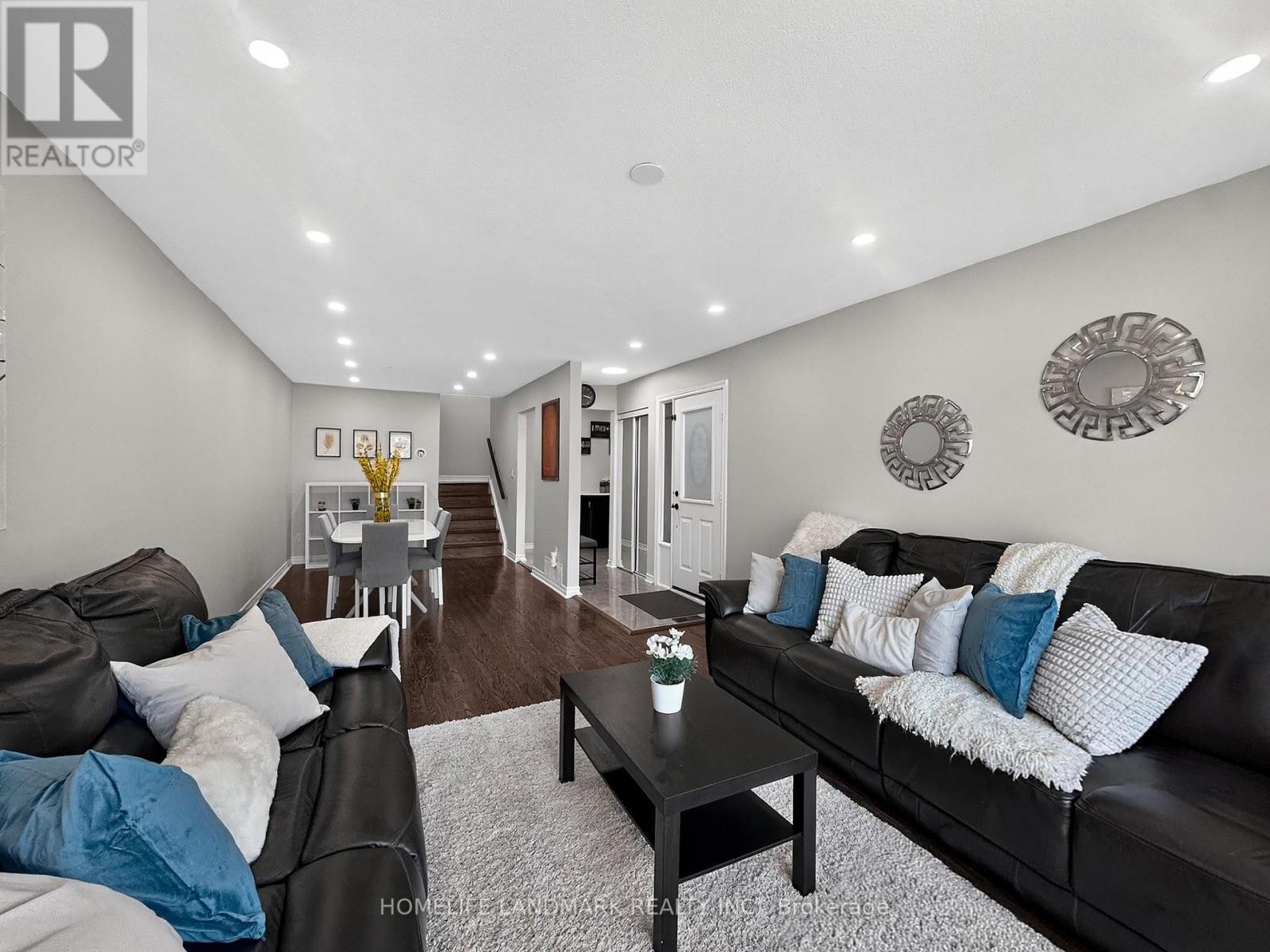 1166 Kingsholm Drive, Mississauga, ON - Indoor Photo Showing Living Room