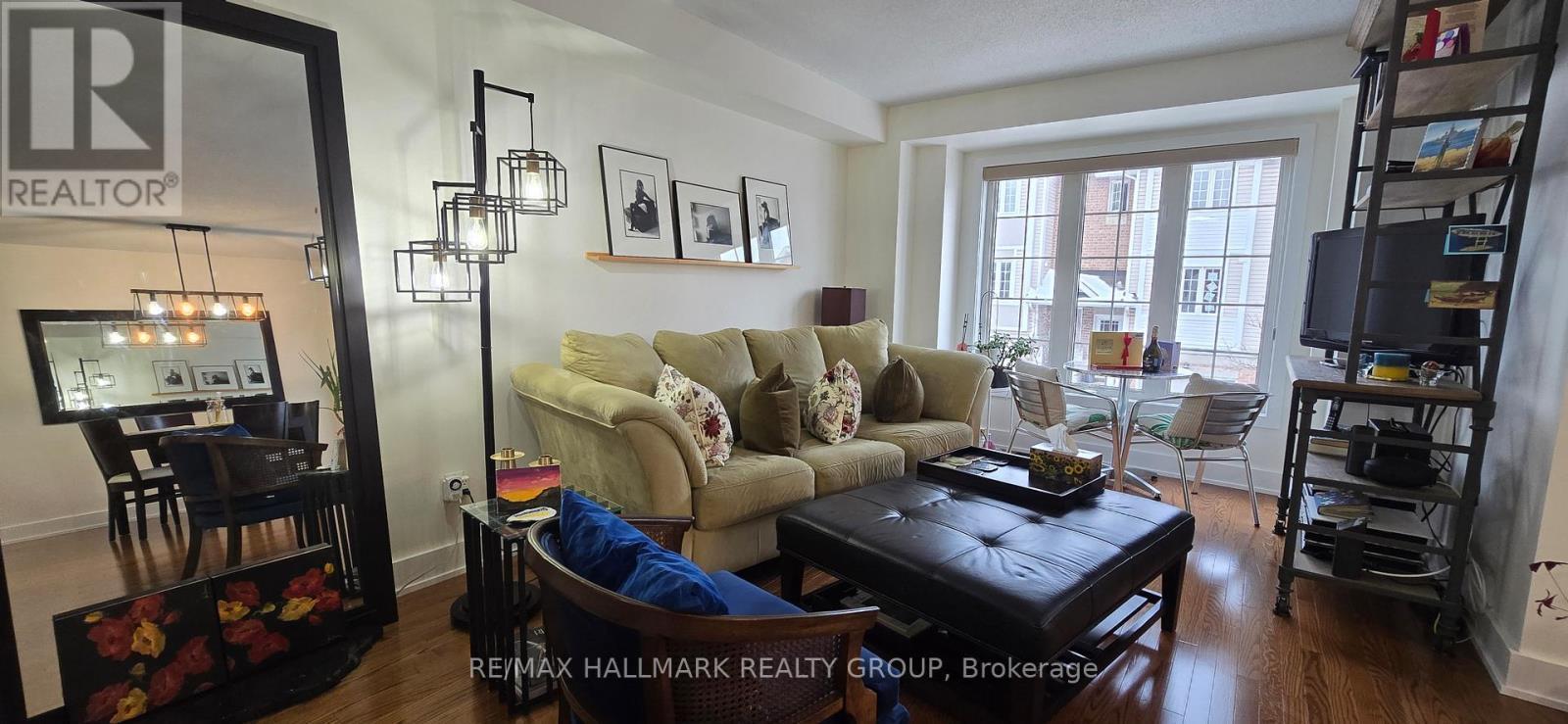 158 Fordham Private, Ottawa, ON - Indoor Photo Showing Living Room