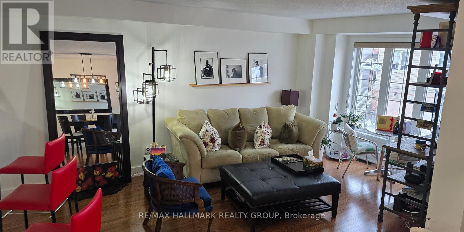 158 Fordham Private, Ottawa, ON - Indoor Photo Showing Living Room