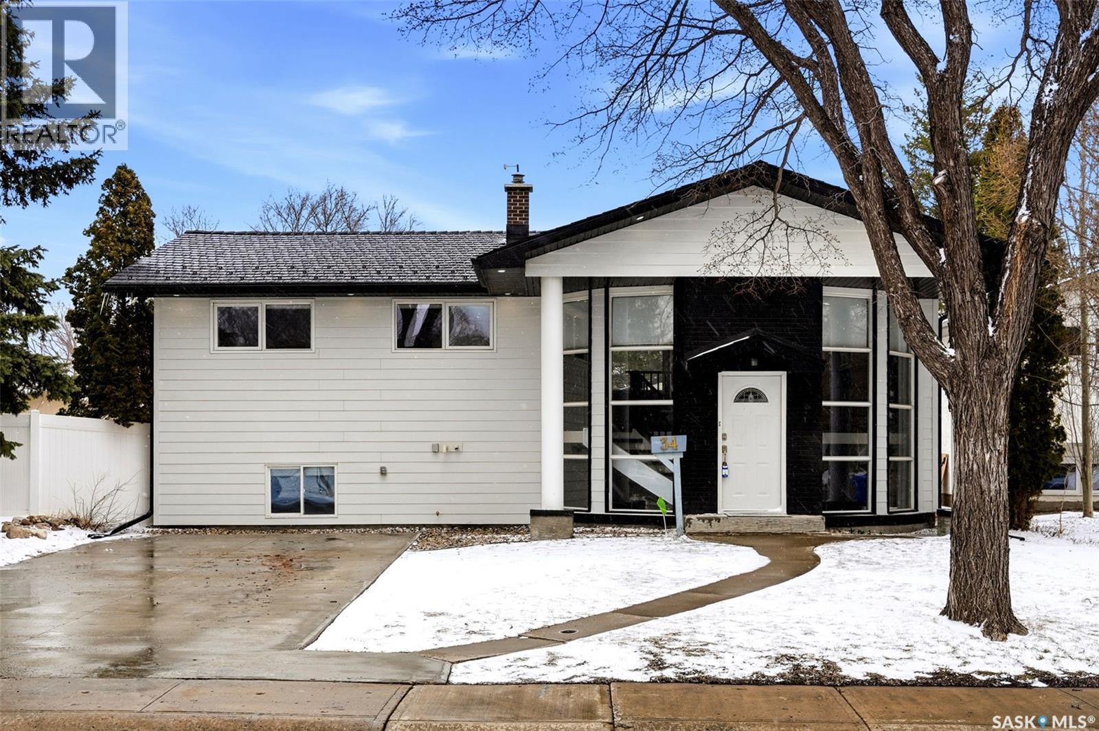 34 Dewar Bay, Regina, SK - Outdoor