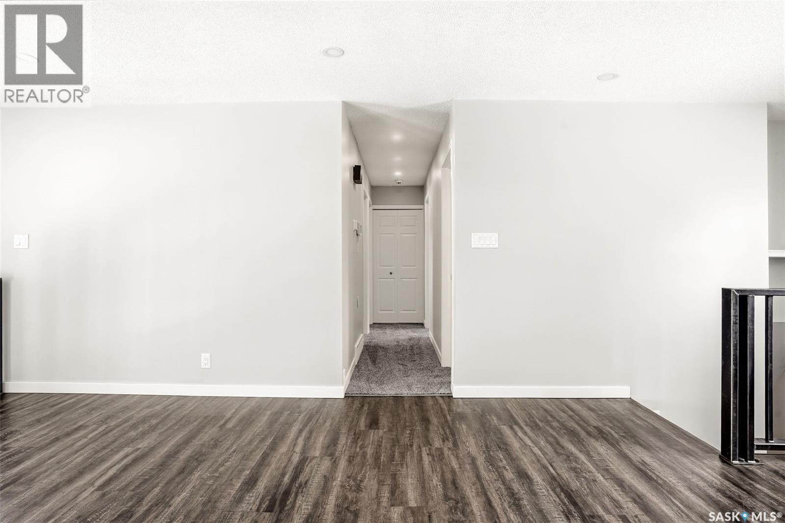 34 Dewar Bay, Regina, SK - Indoor Photo Showing Other Room
