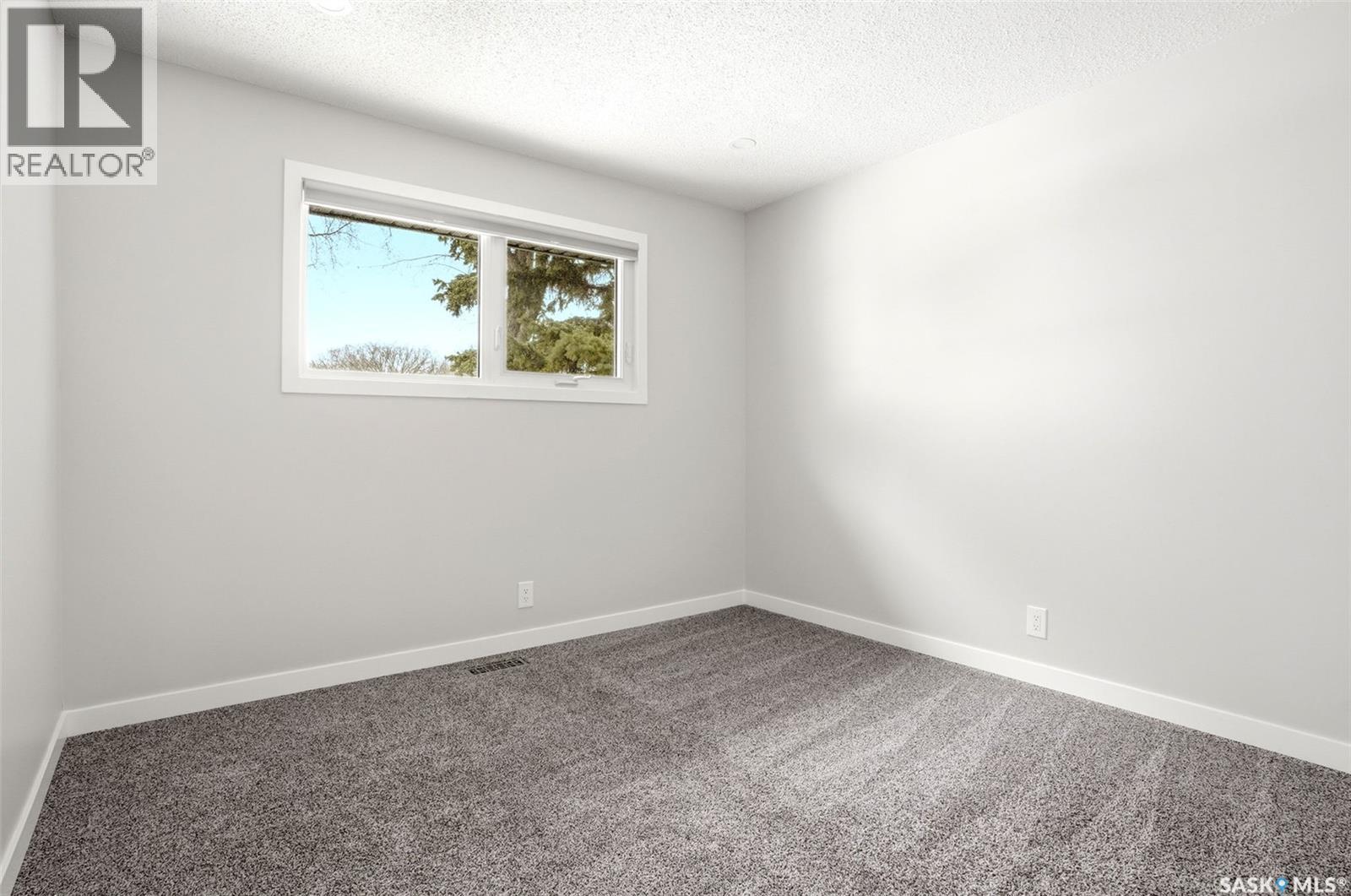 34 Dewar Bay, Regina, SK - Indoor Photo Showing Other Room