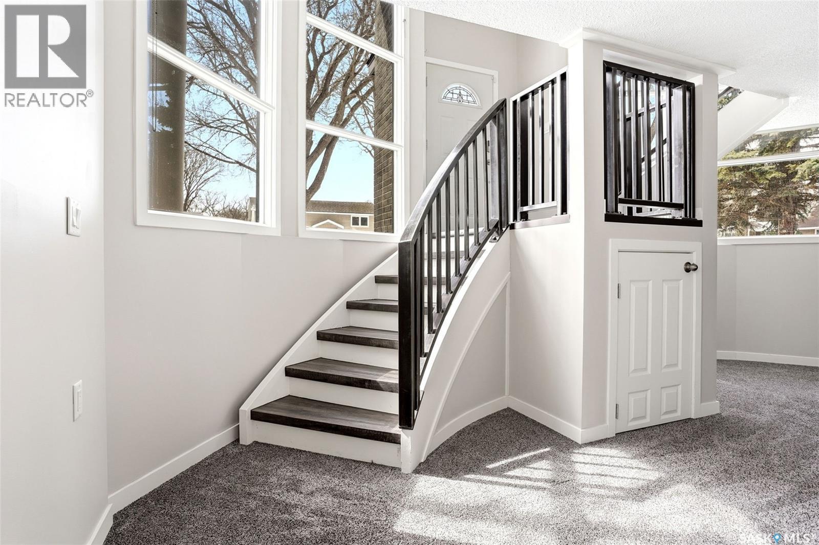 34 Dewar Bay, Regina, SK - Indoor Photo Showing Other Room