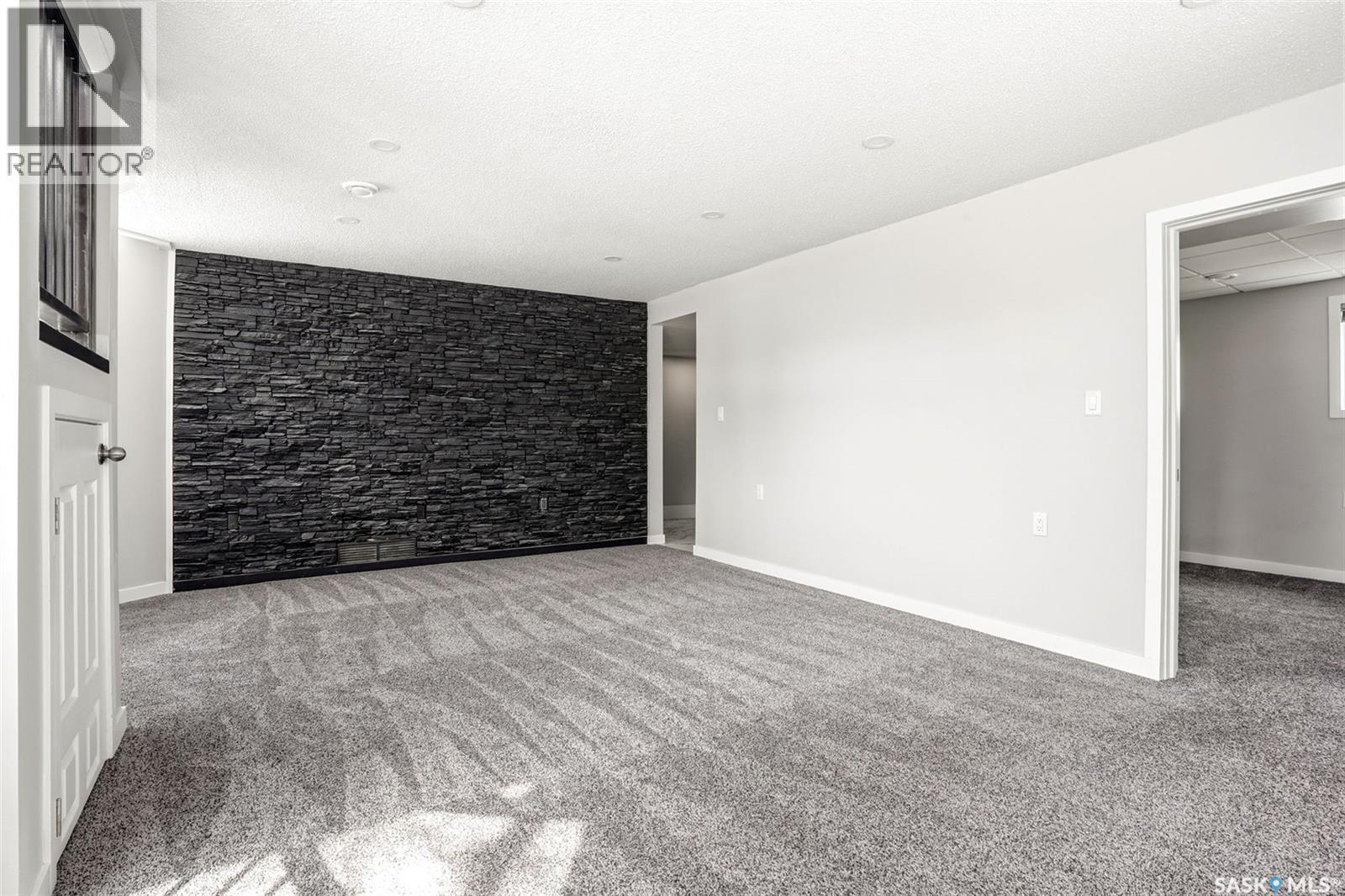 34 Dewar Bay, Regina, SK - Indoor Photo Showing Other Room
