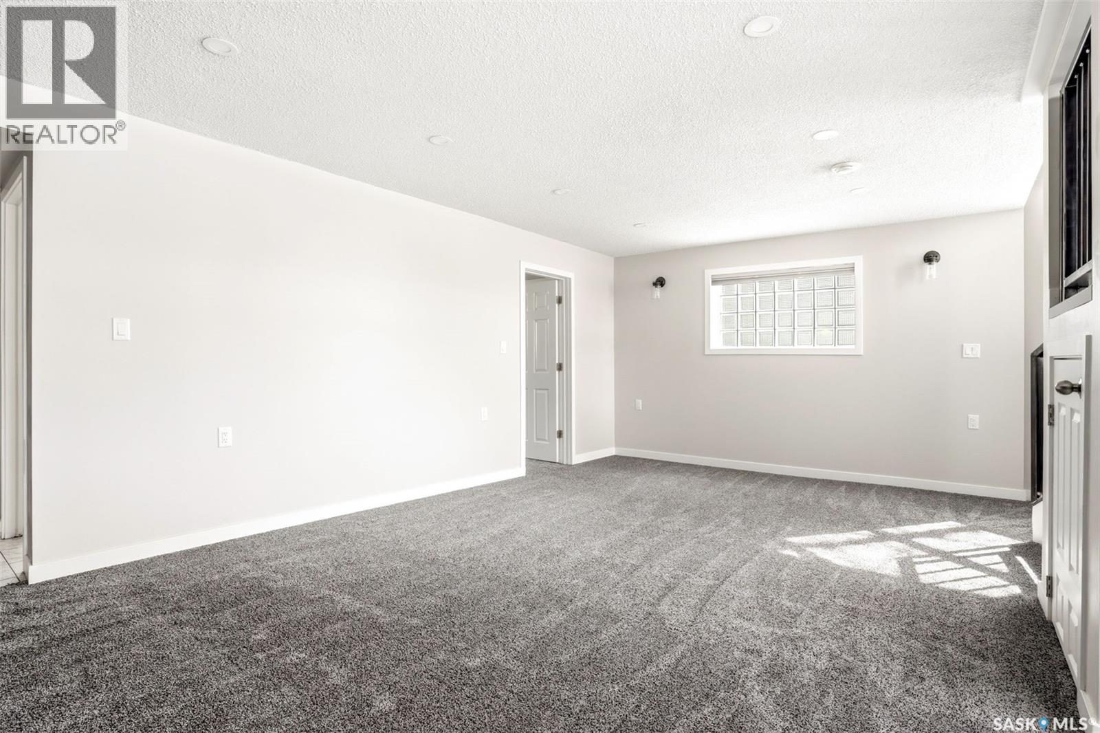 34 Dewar Bay, Regina, SK - Indoor Photo Showing Other Room