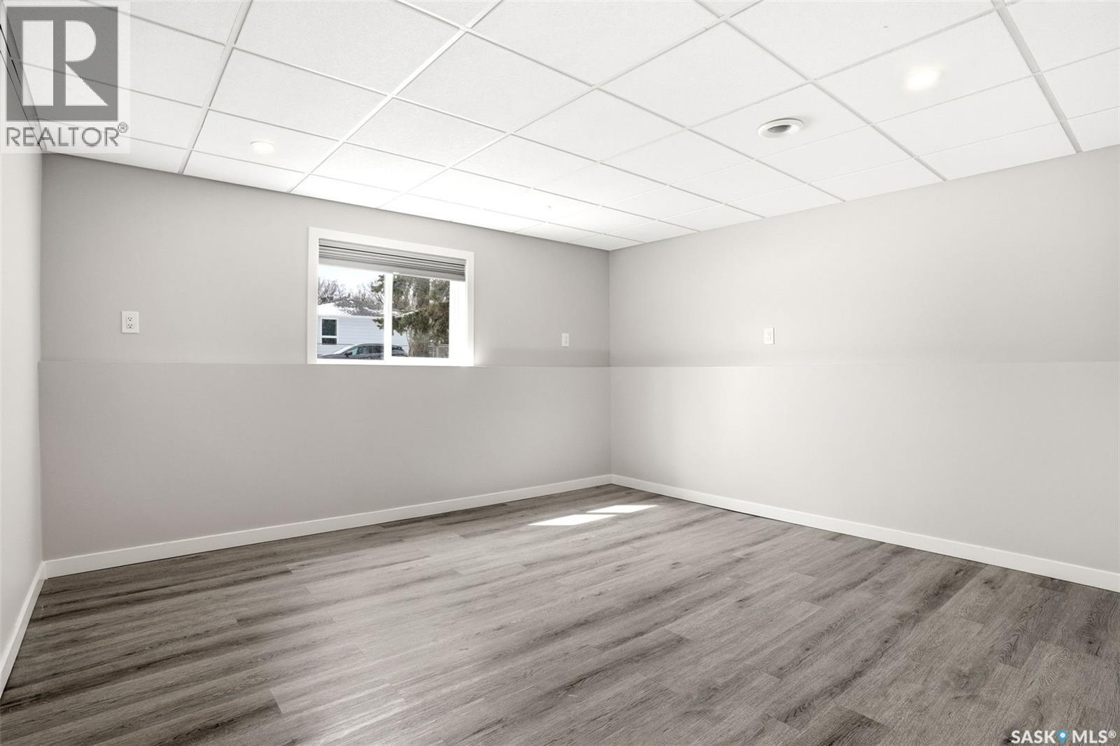 34 Dewar Bay, Regina, SK - Indoor Photo Showing Other Room