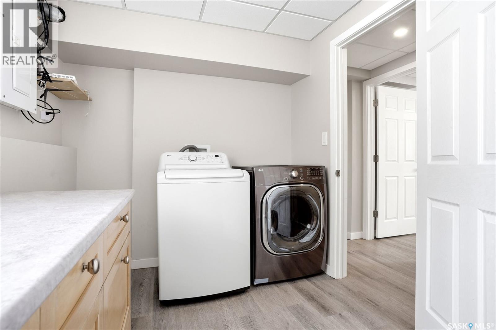 34 Dewar Bay, Regina, SK - Indoor Photo Showing Laundry Room