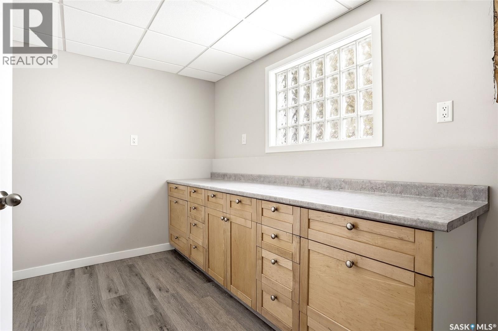 34 Dewar Bay, Regina, SK - Indoor Photo Showing Other Room