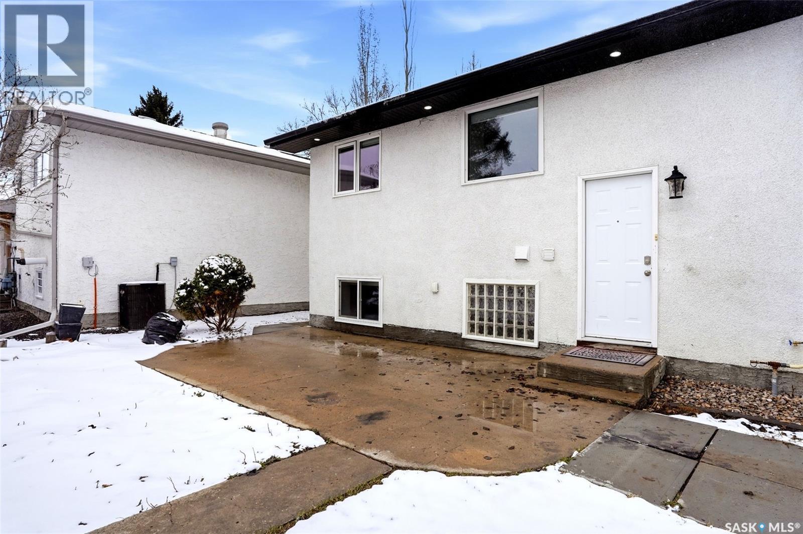 34 Dewar Bay, Regina, SK - Outdoor With Exterior