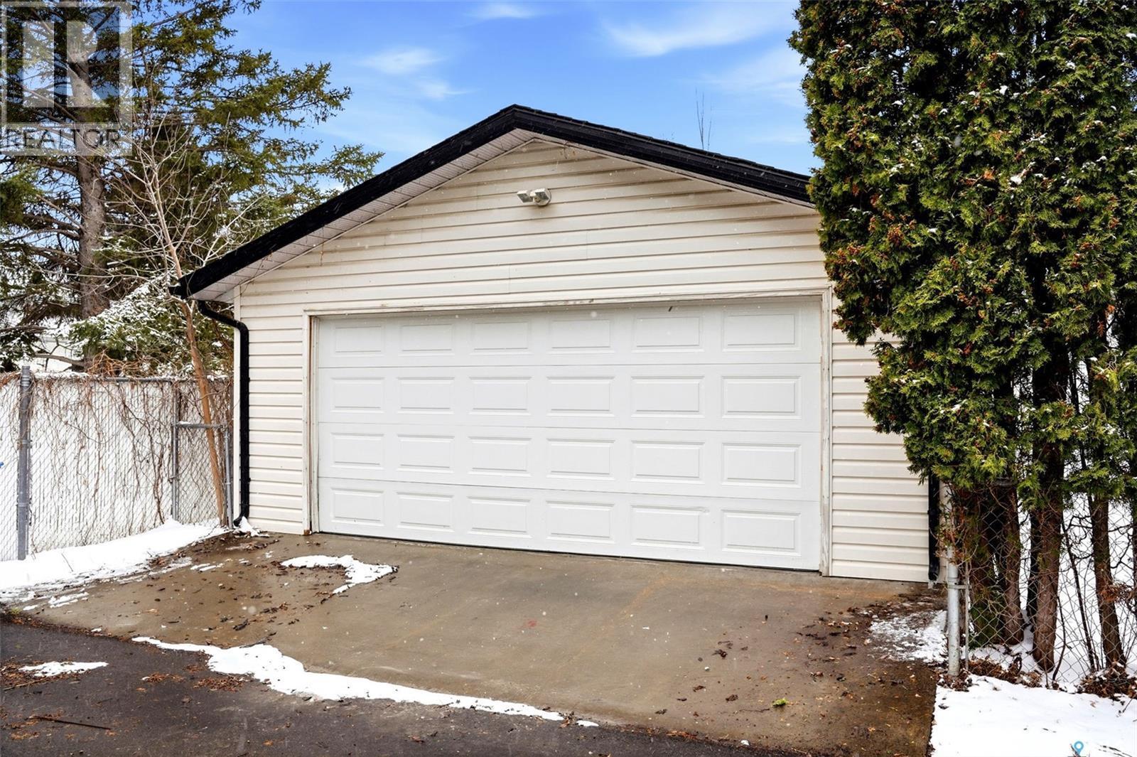 34 Dewar Bay, Regina, SK - Outdoor With Exterior