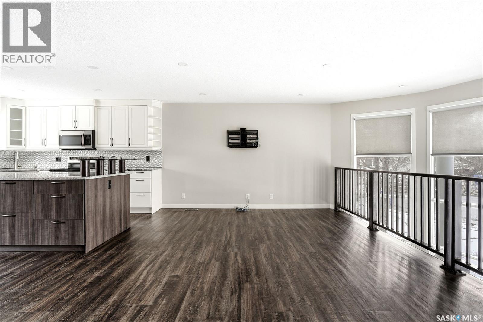 34 Dewar Bay, Regina, SK - Indoor Photo Showing Kitchen