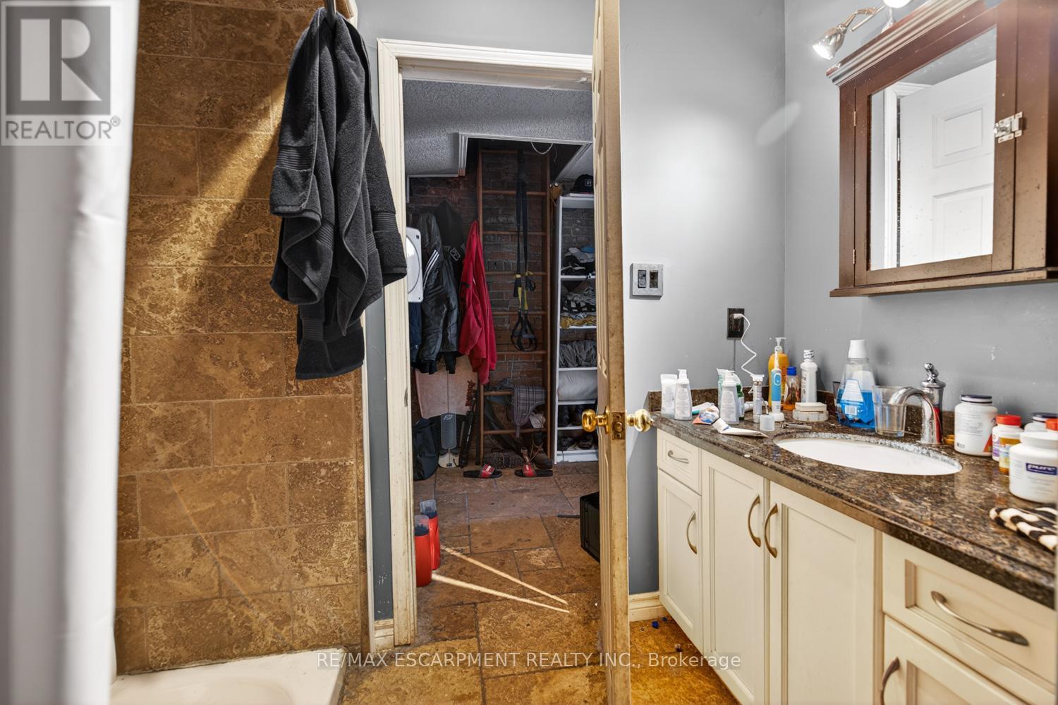 38 Hess Street S, Hamilton, ON - Indoor Photo Showing Bathroom