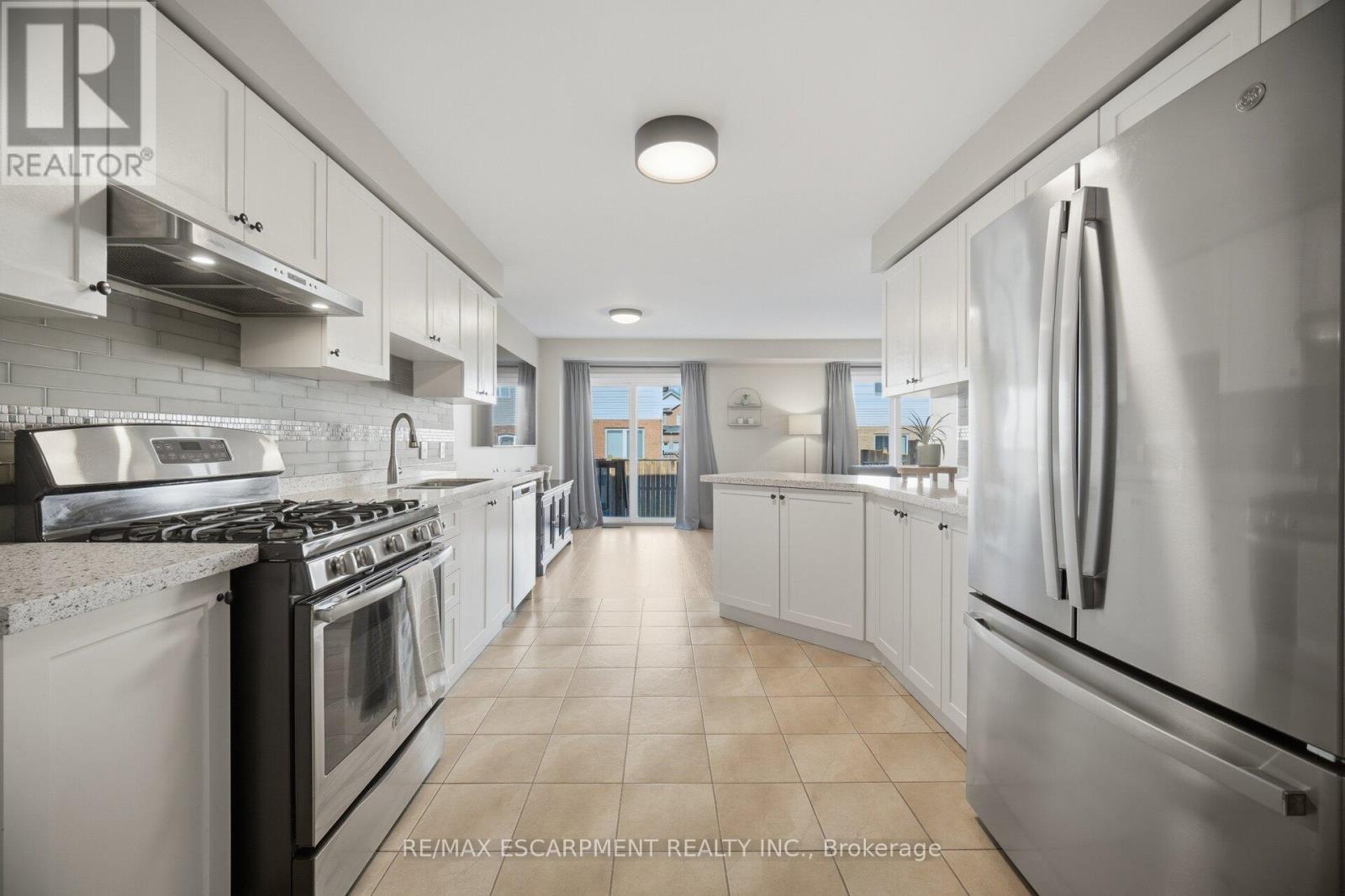 92 Celestial Crescent, Hamilton, ON - Indoor Photo Showing Kitchen