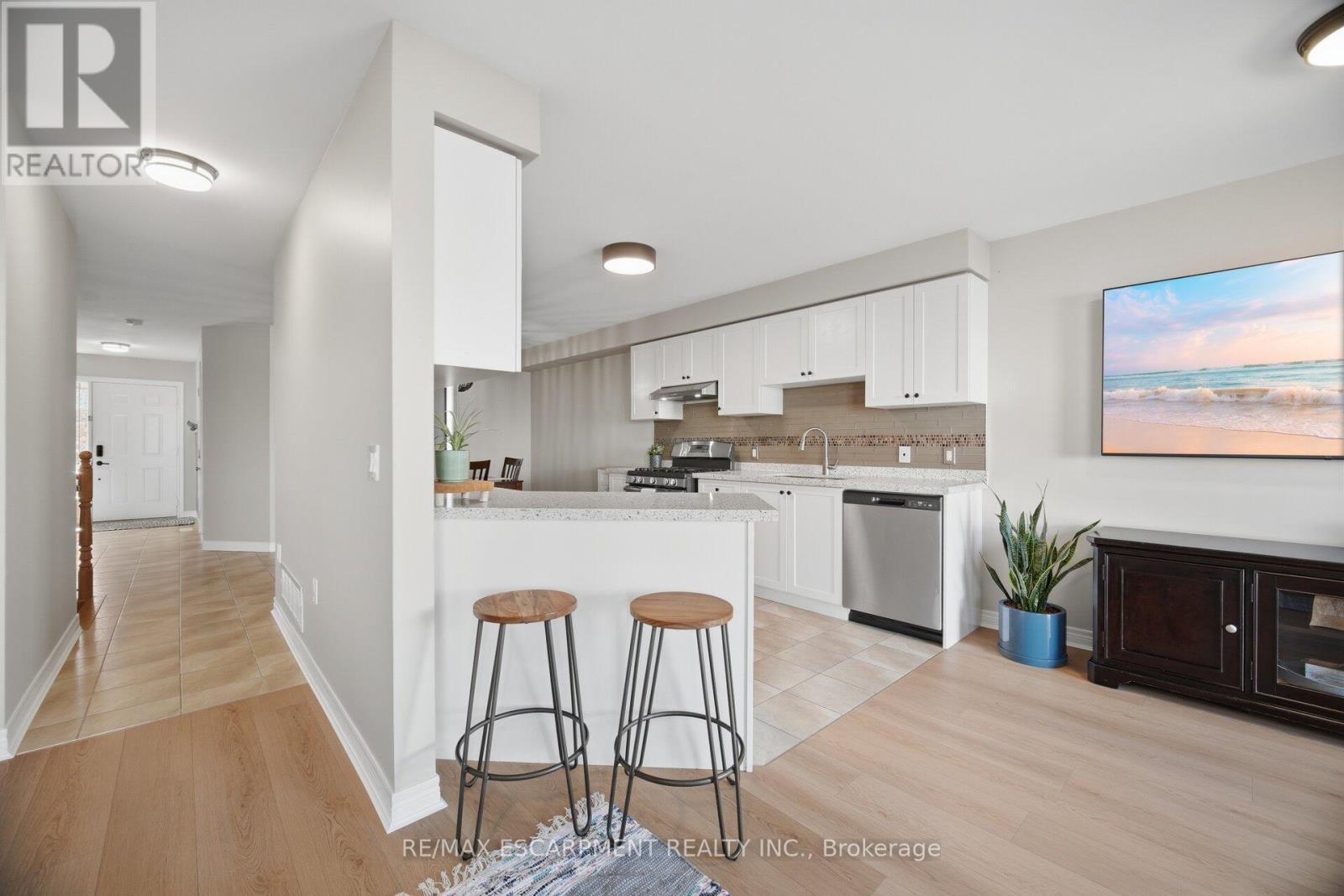 92 Celestial Crescent, Hamilton, ON - Indoor Photo Showing Kitchen