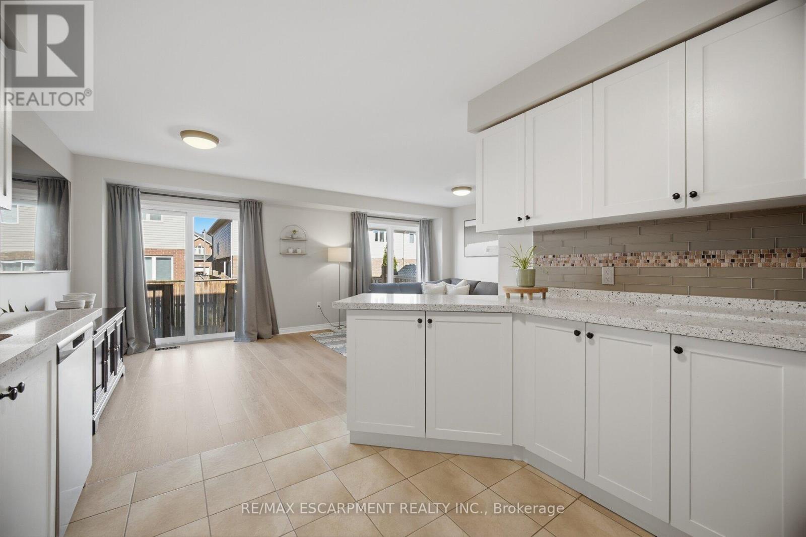 92 Celestial Crescent, Hamilton, ON - Indoor Photo Showing Kitchen