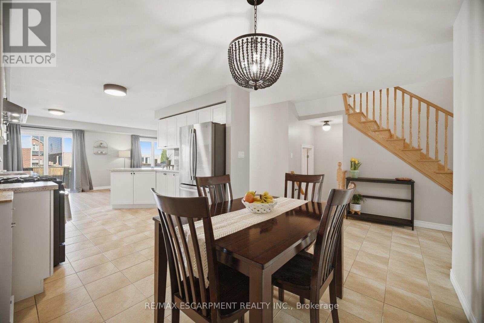92 Celestial Crescent, Hamilton, ON - Indoor Photo Showing Dining Room