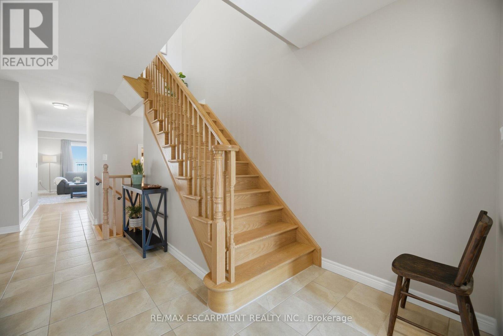 92 Celestial Crescent, Hamilton, ON - Indoor Photo Showing Other Room