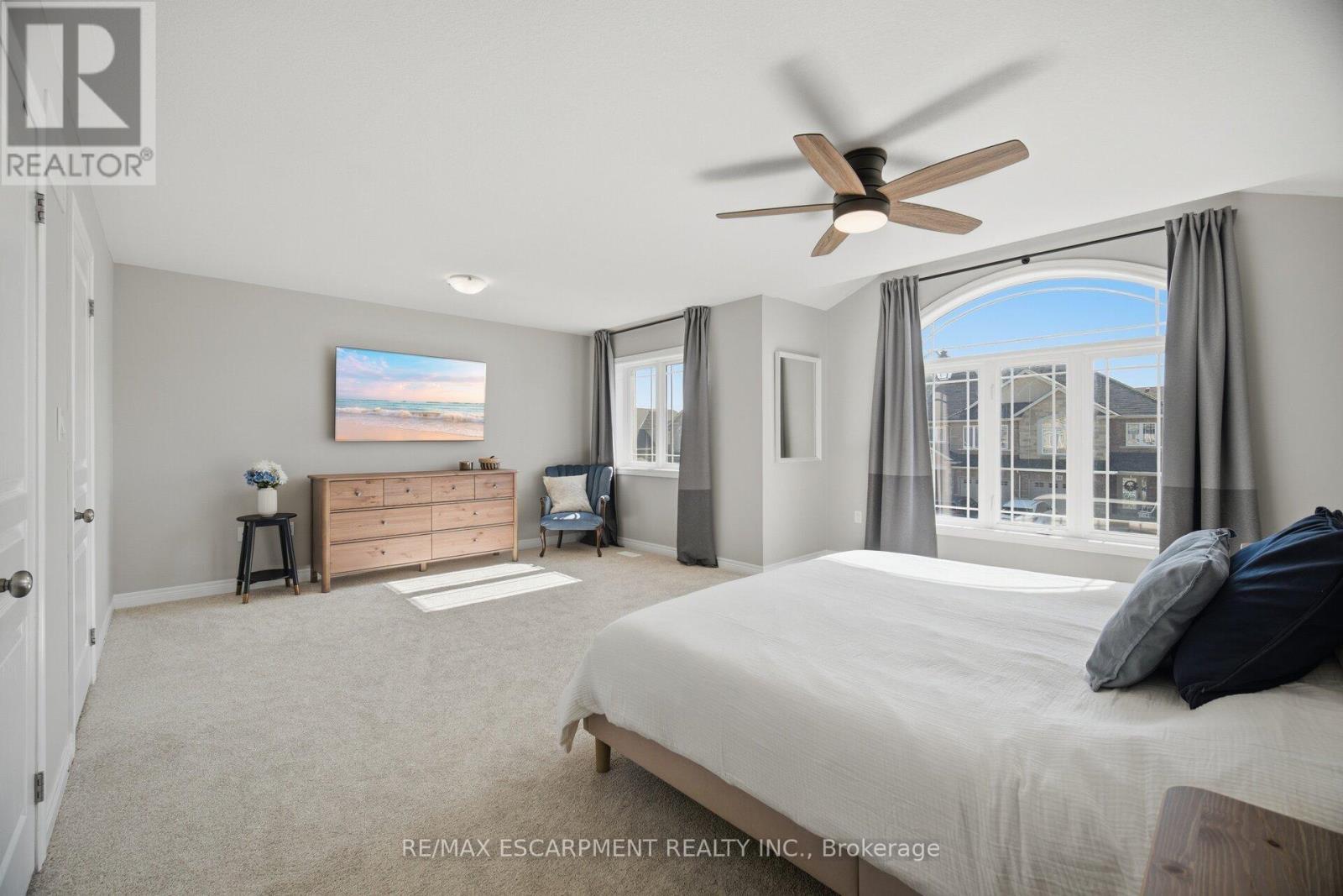 92 Celestial Crescent, Hamilton, ON - Indoor Photo Showing Bedroom