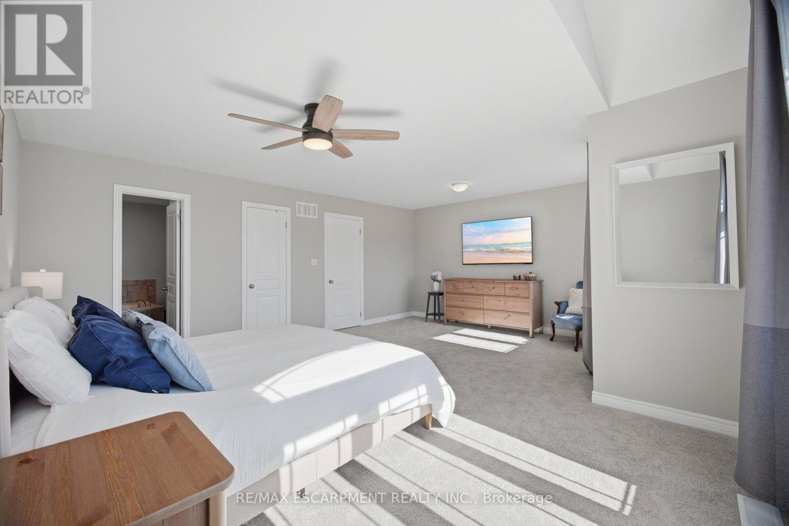 92 Celestial Crescent, Hamilton, ON - Indoor Photo Showing Bedroom