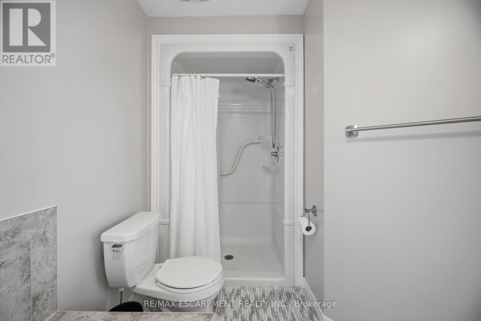 92 Celestial Crescent, Hamilton, ON - Indoor Photo Showing Bathroom