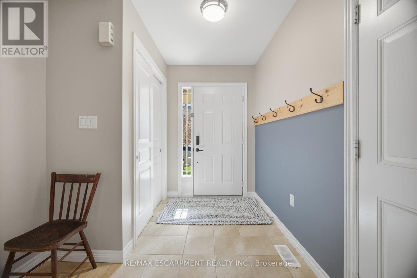 92 Celestial Crescent, Hamilton, ON - Indoor Photo Showing Other Room