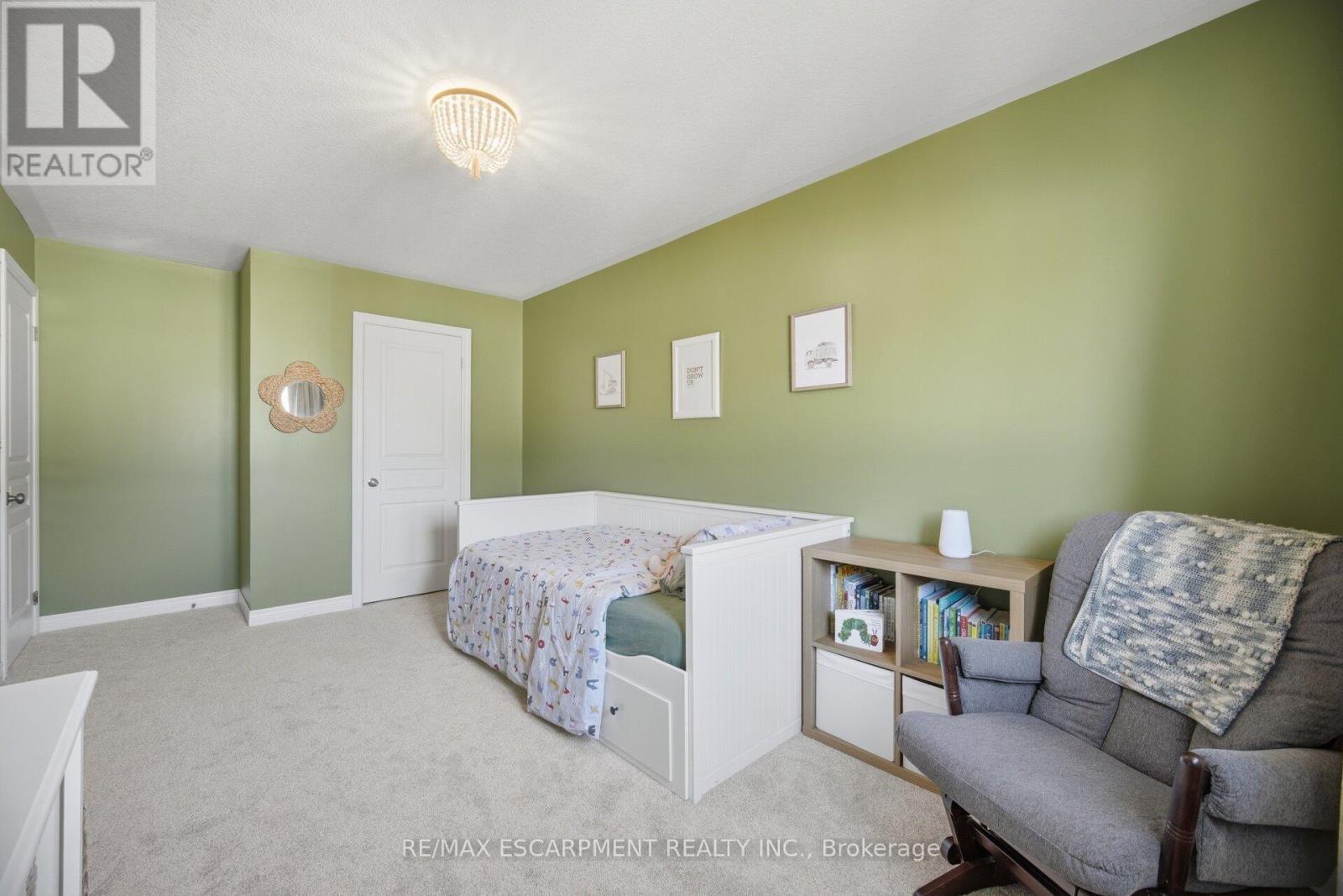 92 Celestial Crescent, Hamilton, ON - Indoor Photo Showing Bedroom